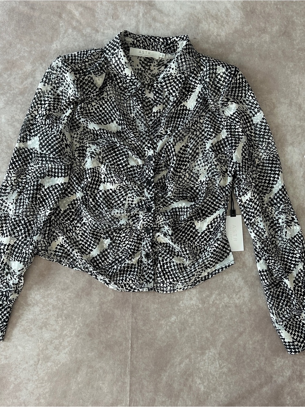 NWT Astr the Label Black & White Houndstooth Printed Button Down Blouse VTG Vibe